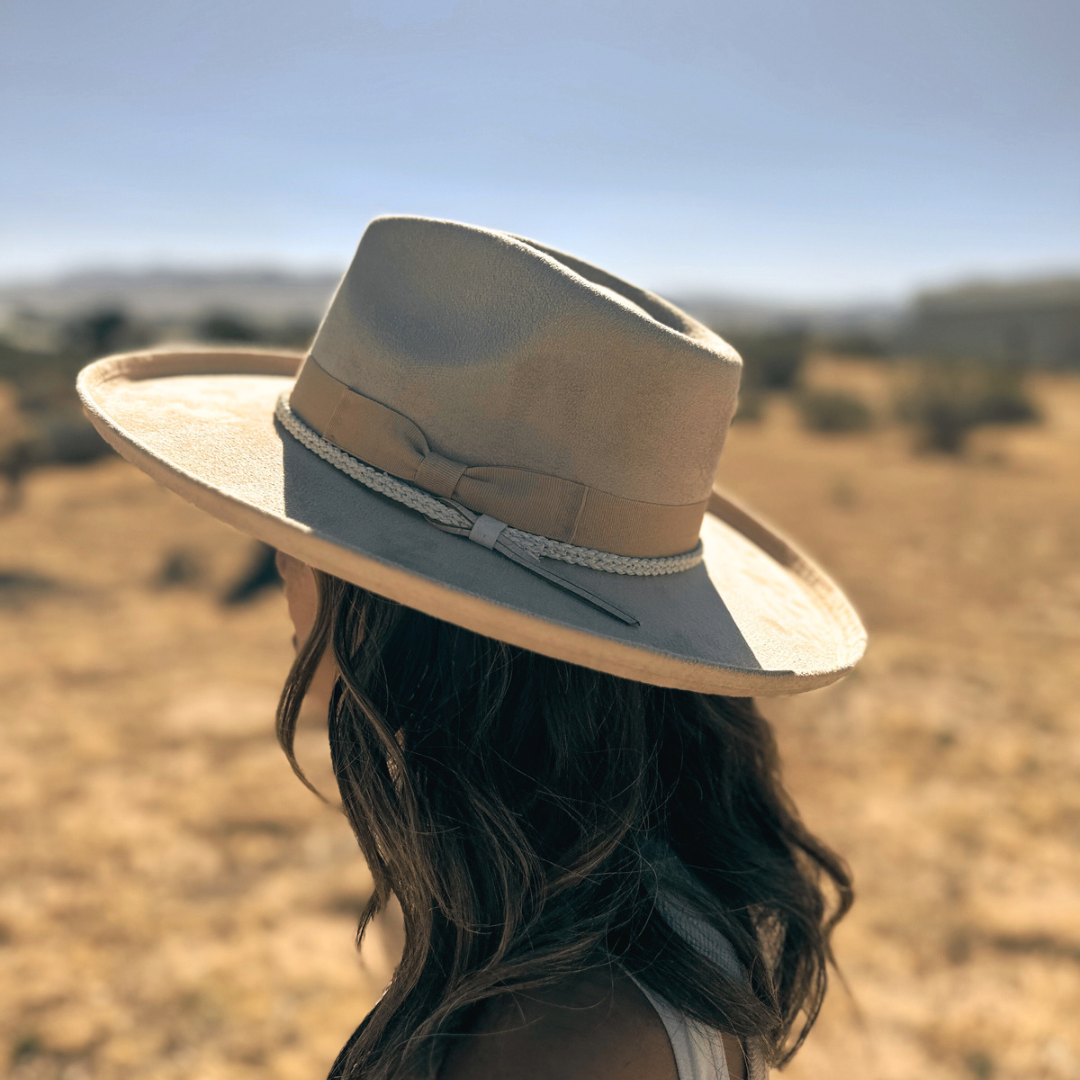 Brooke Curled Pencil Brim Nude w/ Nude Accessories